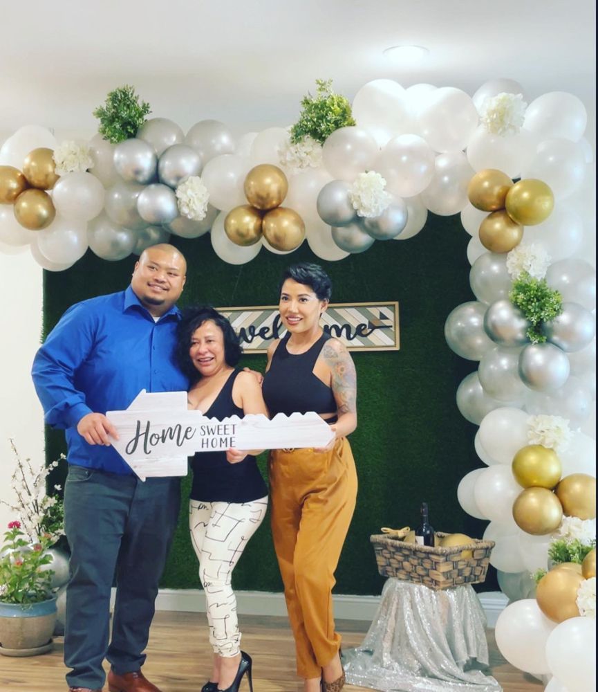 Buyer and her mom celebrating with Memo on move-in day